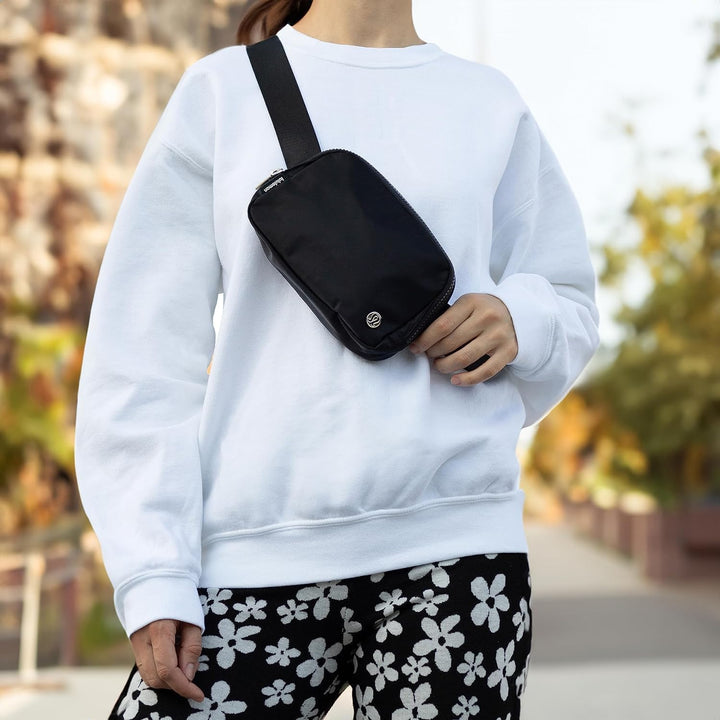 Lululemon Everywhere Belt Bag, (LU9B78S)